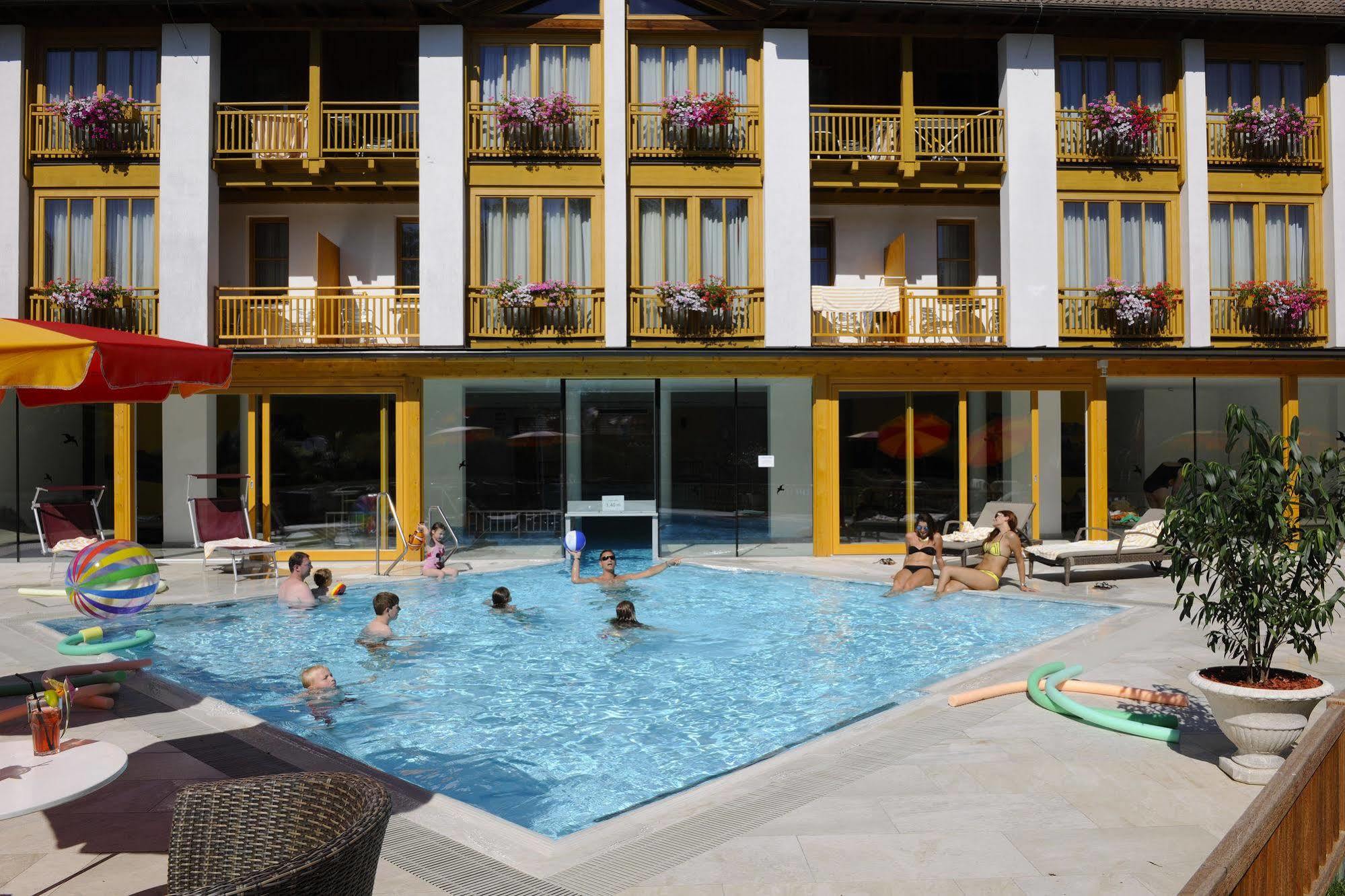 بودينسدورف Hotel Urbani المظهر الخارجي الصورة